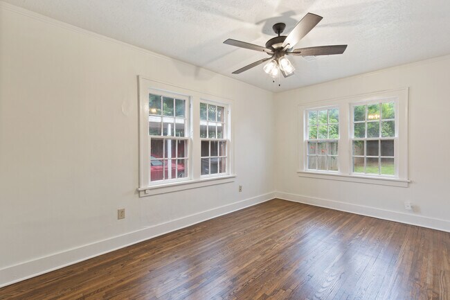 Building Photo - 1304 S Oswego Ave