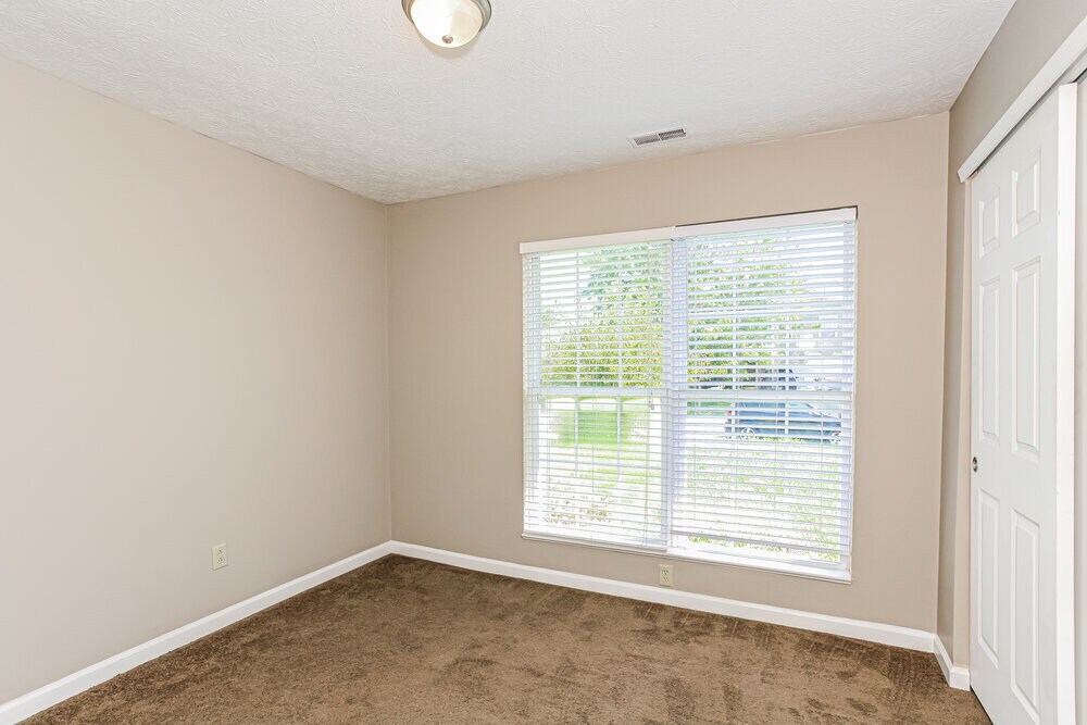 Building Photo - 748 Hollowood Ln