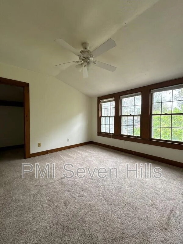 Building Photo - 1643 Fernando Dr
