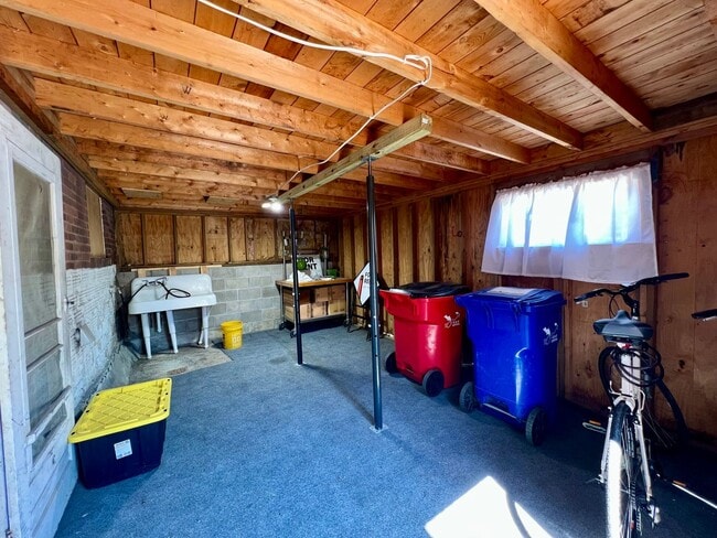 Building Photo - Beautifully Renovated & Fully Furnished Home in Peoria Heights!