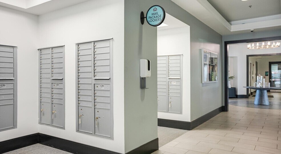 Building Photo - 900 E Six Forks Rd