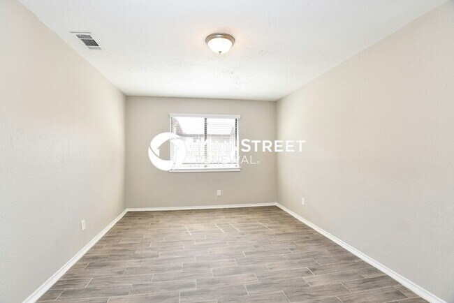 Building Photo - 4 Bedroom Pet-Friendly Home in Mesquite, TX with Main Street Renewal
