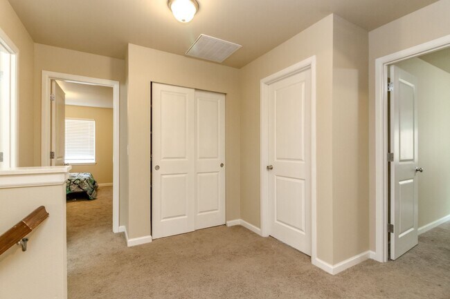 Building Photo - Beautiful Home in Highly Sought After Yelm...