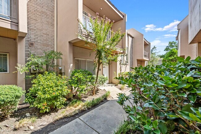 Building Photo - 1115 Augusta Dr