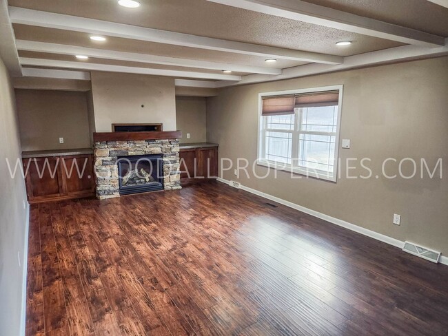 Building Photo - Beautiful 5 bedroom home in Waukee.