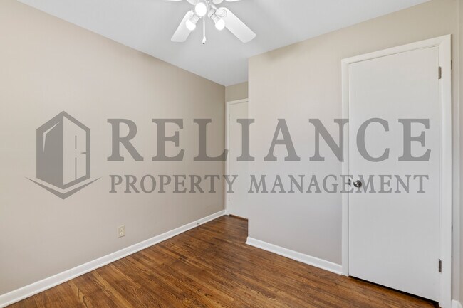 Building Photo - 3240 S Custer Ave