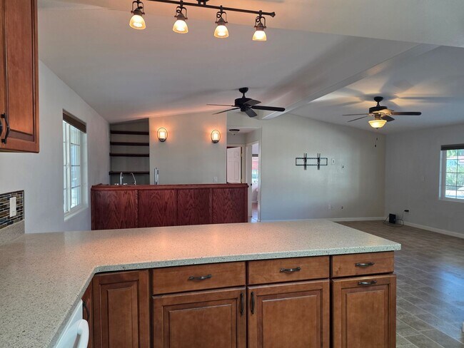 Building Photo - STUNNING PROPERTY-3 bedroom/2 bath Manufacture home in Central Bullhead City