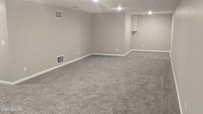Building Photo - 5 br, 3 bath House - 8808 W. Meadowpark