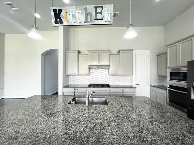 Building Photo - 2700 Hudson Ln