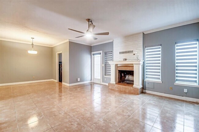 Building Photo - 10716 Briar Forest Dr