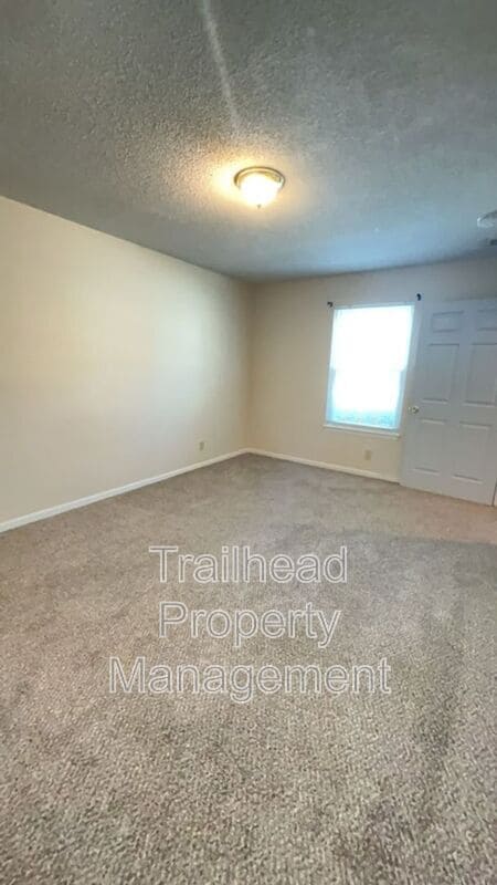 Building Photo - 18231 East 12th Terrace N