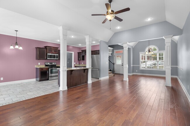 Building Photo - 3375 Cotham Ln