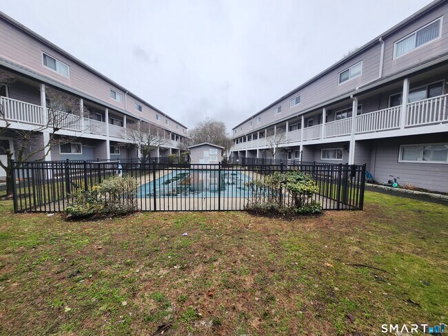 Building Photo - 4 Union Ave