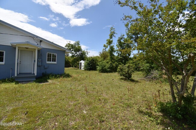 Building Photo - 1815 Arthur Ave