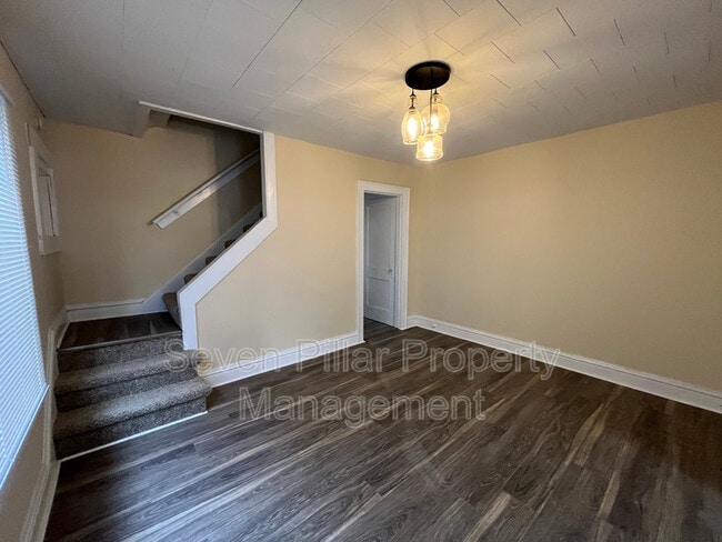 Building Photo - 1042 E 16th Ave