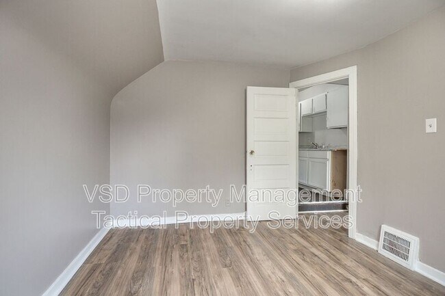 Building Photo - 3408 E 140th St