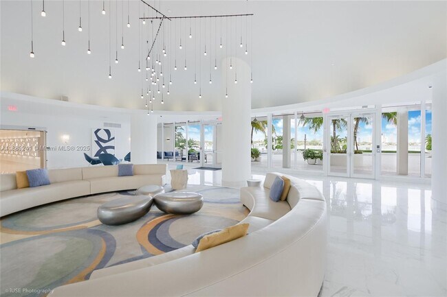 Building Photo - 1000 West Ave