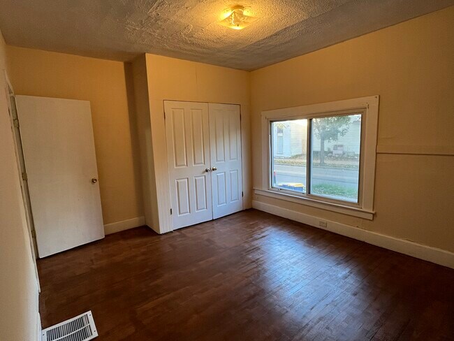 Primary Photo - 749 Alpine Ave NW