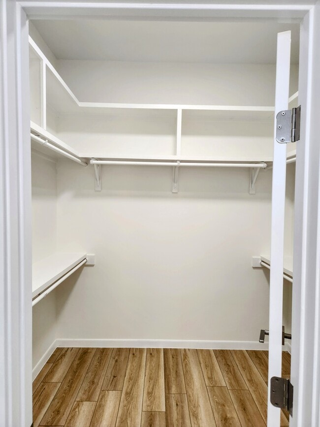 Building Photo - 2707 W Kerria Ave