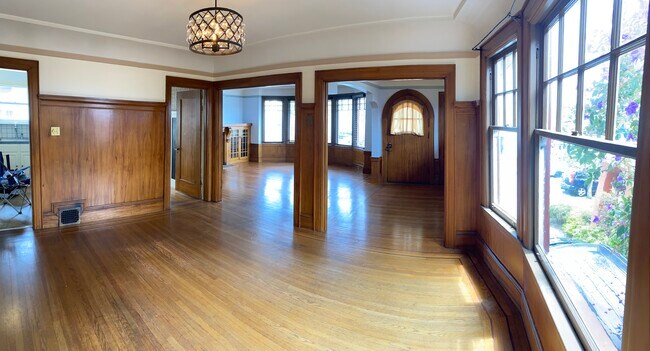 Building Photo - 165 Colon Ave