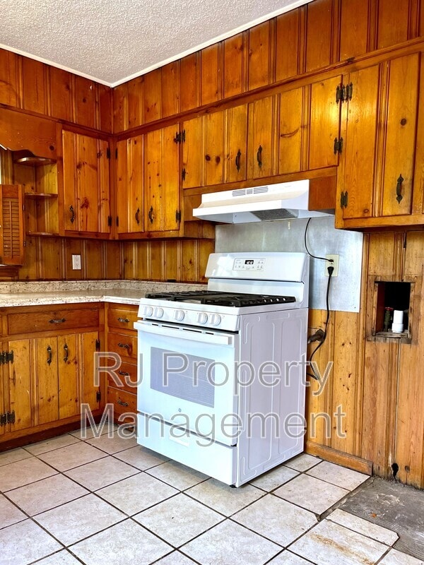 Building Photo - 4095 Chelsea Ave