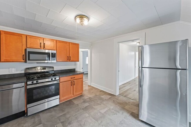 Building Photo - 2 New St