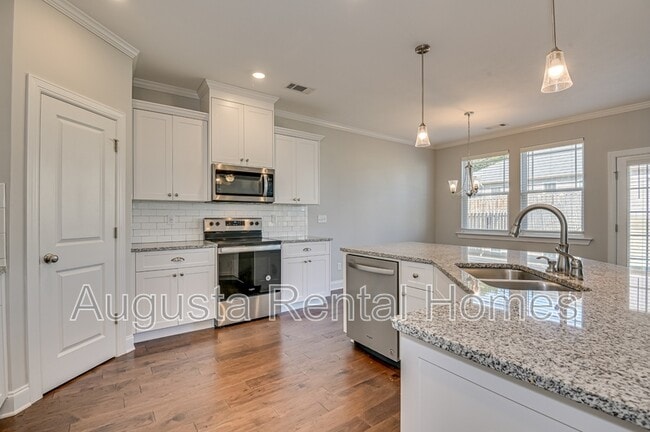 Building Photo - 909 Chesford Dr
