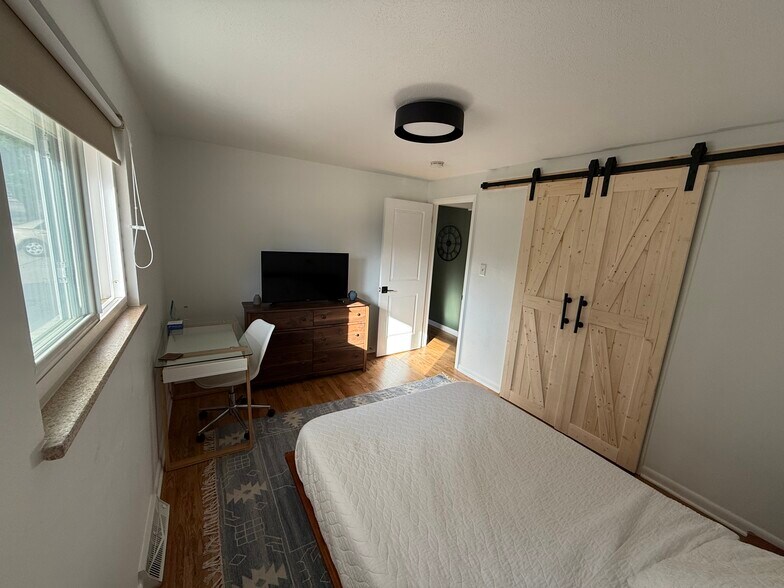 Building Photo - 6675 Fenton St