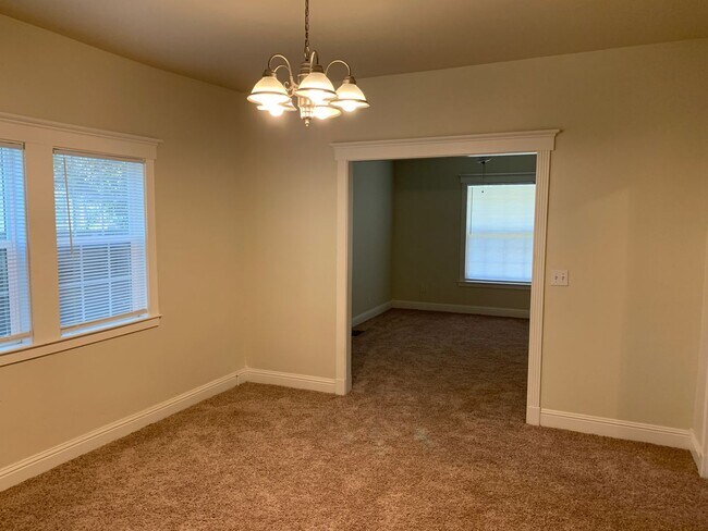 Building Photo - Cute Chico Charmer/Close to downtown and CSUC