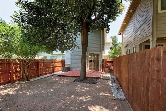 Building Photo - 8518 Cahill Dr