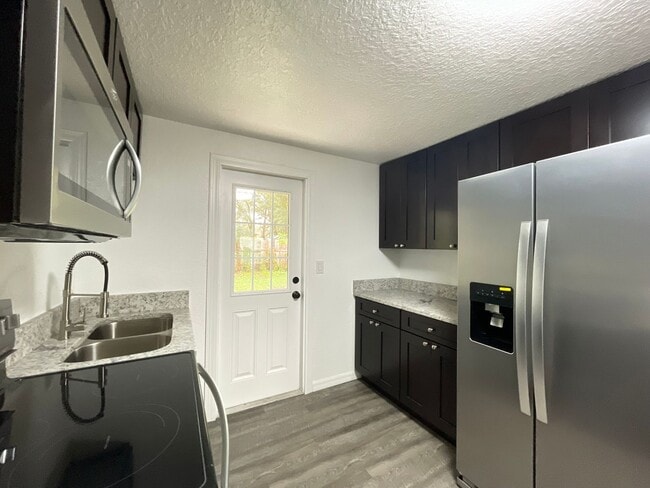 Building Photo - Newly Renovated 2/1 Duplex in Lake Helen FL!