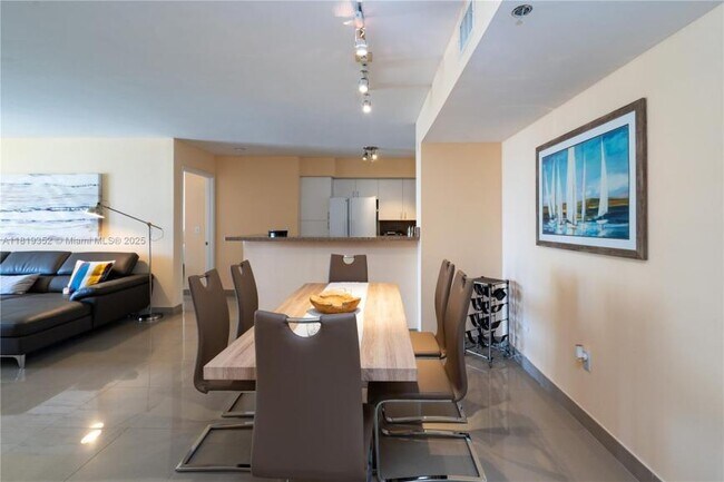 Building Photo - 2 bedroom in Aventura FL 33180