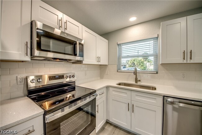 Building Photo - 16881 Davis Rd