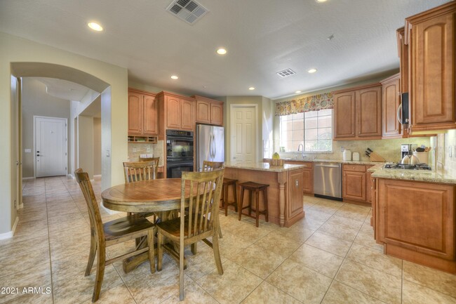 Building Photo - 9273 E Western Saddle Way