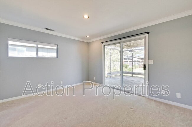 Building Photo - 485 Benvenue Ave