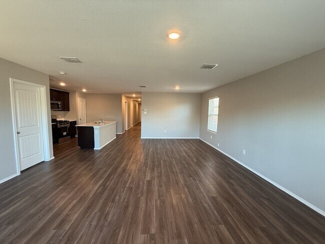 Building Photo - 413 Everglades St