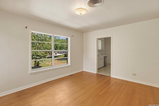 Building Photo - 207 Canyon Dr