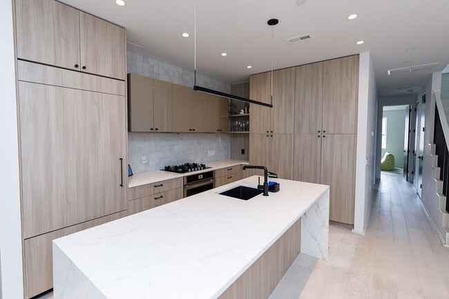 Building Photo - Modern Penthouse in Columbia Heights