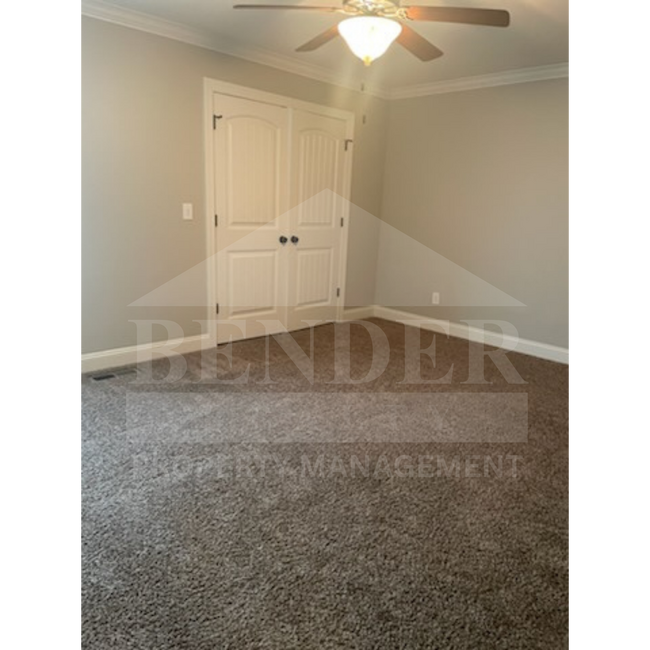 Building Photo - BEAUTIFUL TOWNHOME