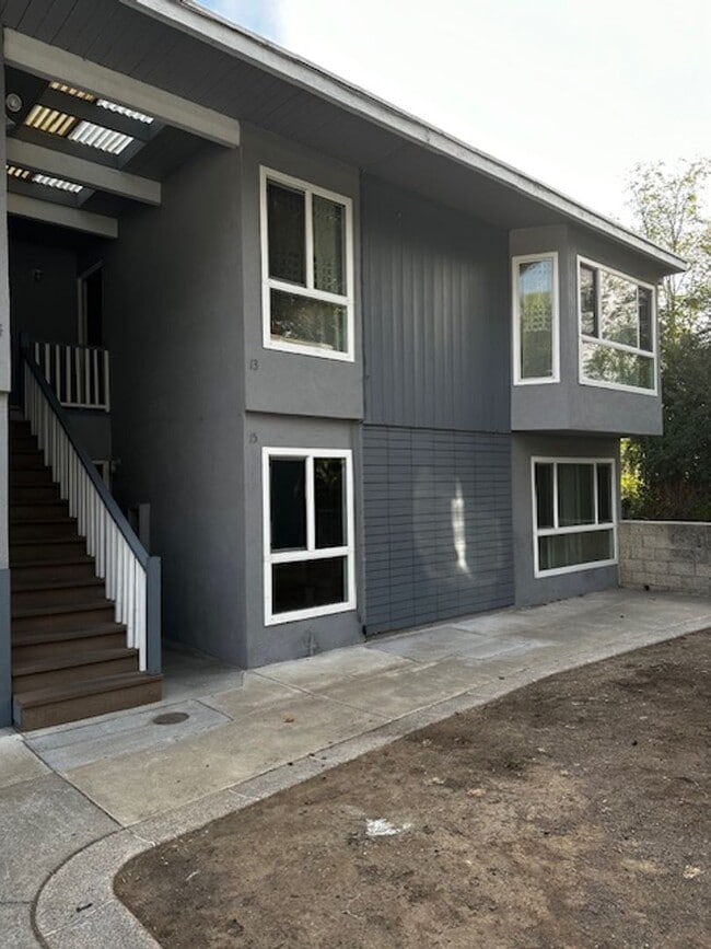Building Photo - 421 Dana St