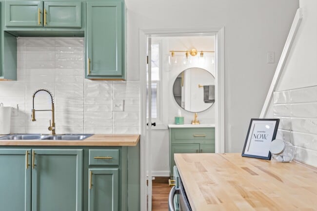 Building Photo - 941 E Raymond St