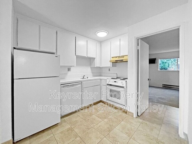 Primary Photo - 889 Canfield Ct