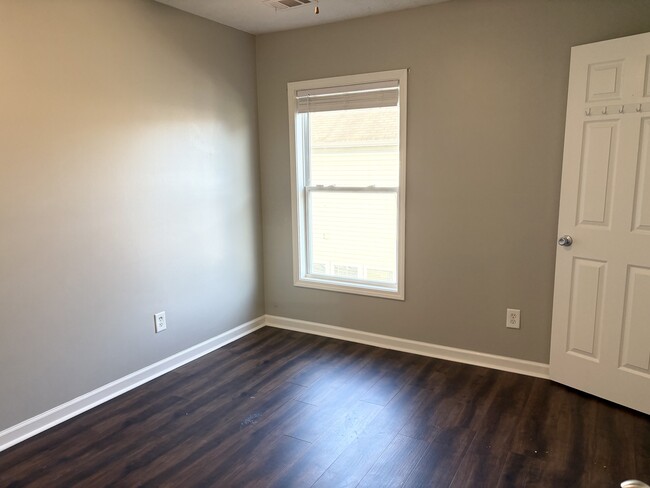 Building Photo - 406 Pepperbush Bend