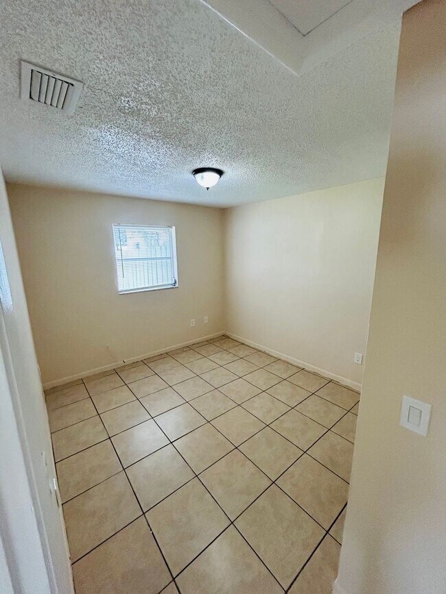 Building Photo - 2648 South Dr