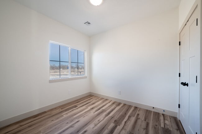 Building Photo - 753 N Gilda St