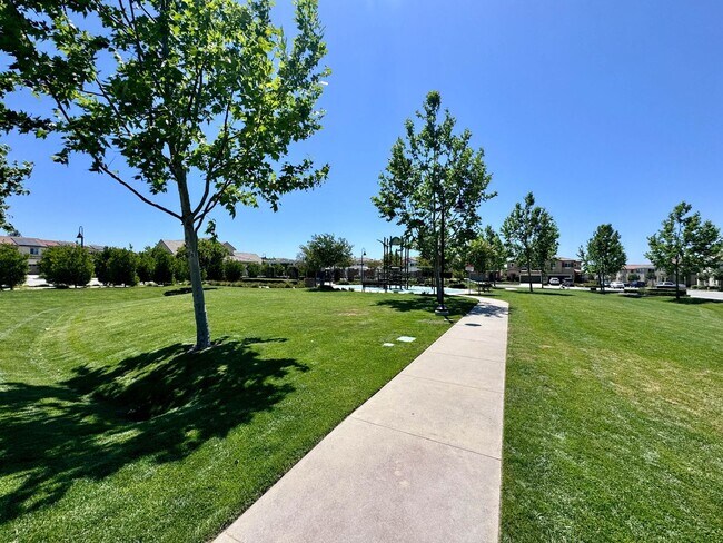 Building Photo - Stunning 4 bedroom 3 bathroom Murrieta hom...