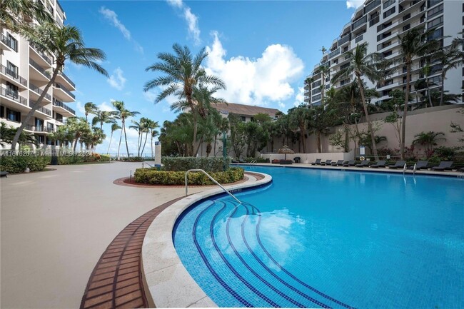 Building Photo - 540 Brickell Key Dr