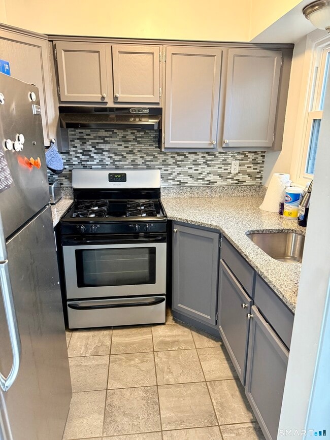 Building Photo - 527 Hilliard St