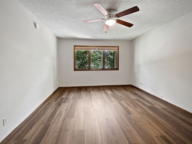 Building Photo - 5801 W 99th St