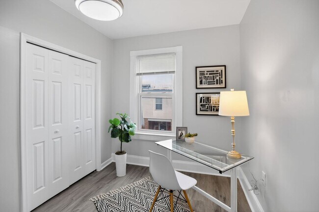 Building Photo - wonderful 3BR 1.5 Bath in the H st Corridor